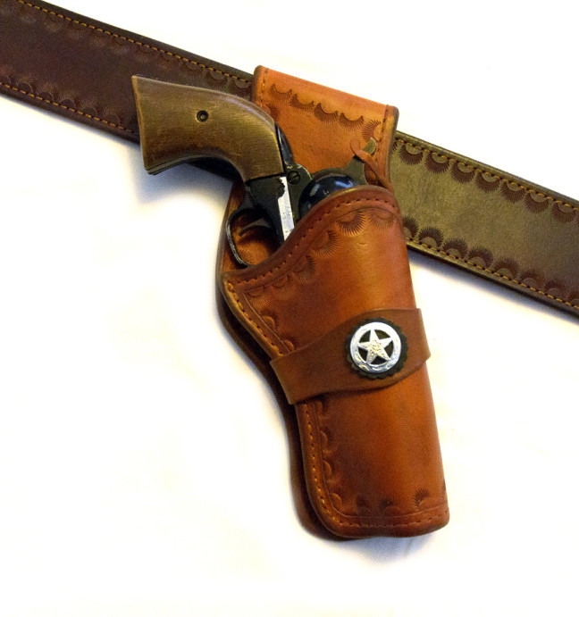CROSS DRAW HOLSTER LINED with CONCHO